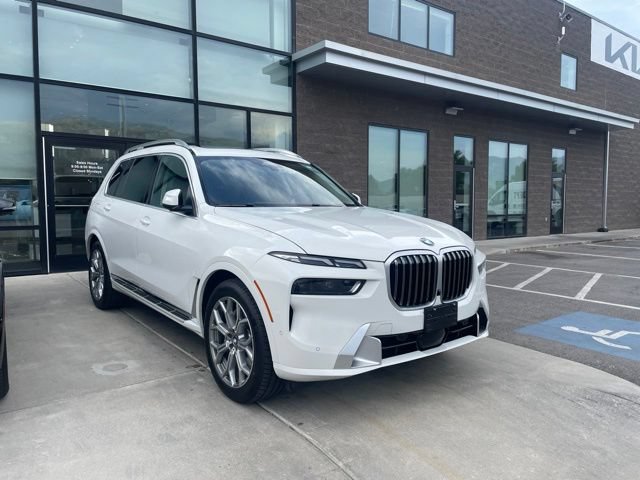 Used 2025 BMW X7 xDrive40i AWD/4WD image 2