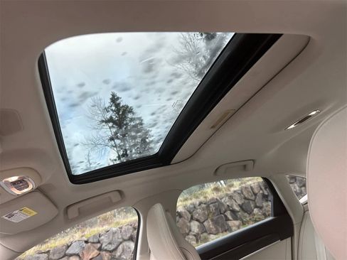 Used 2017 Volvo S90 T5 Momentum w/ Vision Package image 16