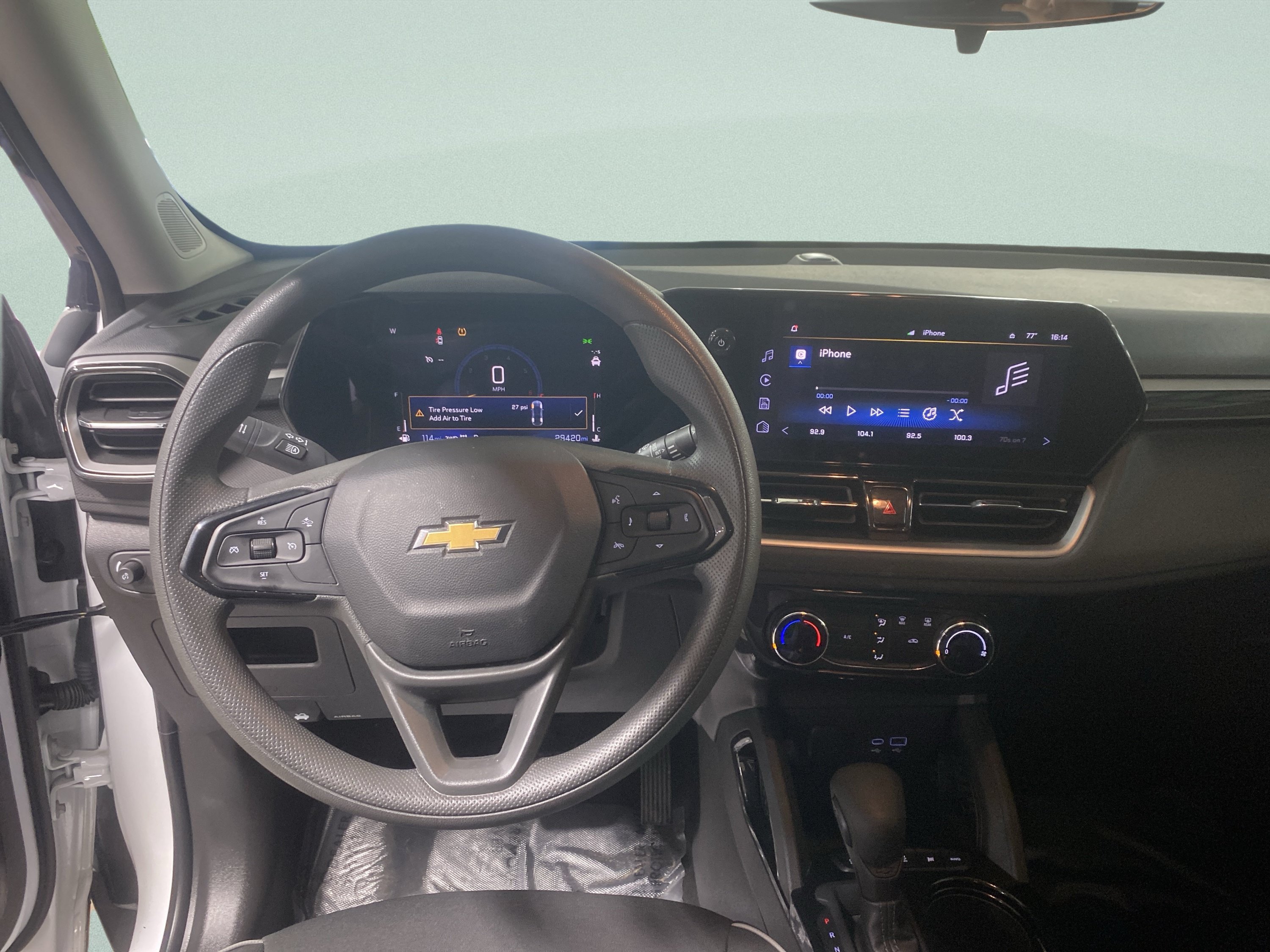Used 2025 Chevrolet TrailBlazer LT AWD/4WD image 16