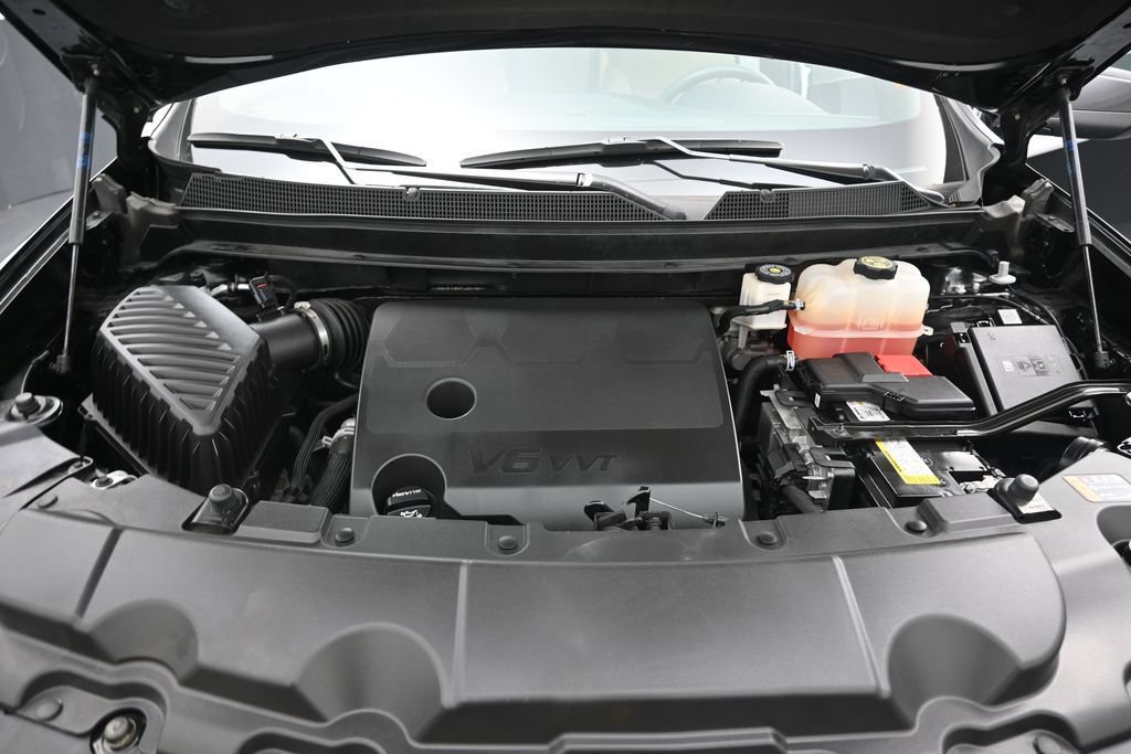 Used 2023 Chevrolet Traverse LS FWD image 12