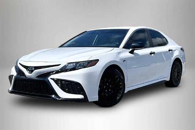 Used 2024 Toyota Camry SE FWD image 2