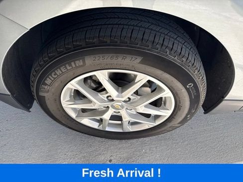 Used 2024 Chevrolet Equinox LT w/ LPO, Floor Liner Package FWD image 21
