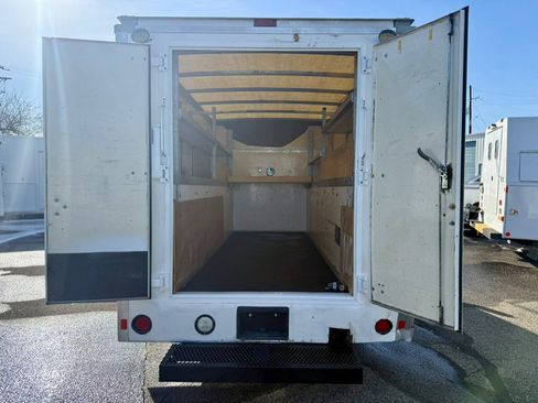 Used 2016 Chevrolet Express 3500 w/ Chrome Appearance Package image 13