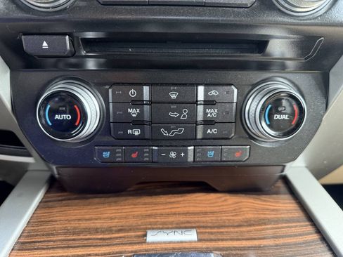 Used 2015 Ford F150 Lariat w/ Equipment Group 502A Luxury AWD/4WD image 23