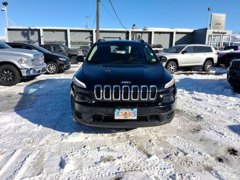 Used 2016 Jeep Cherokee Sport w/ Cold Weather Group image 3
