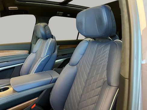 New 2026 Cadillac Vistiq Premium Luxury image 22