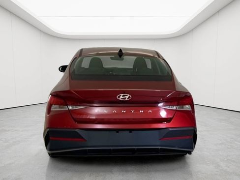 Used 2024 Hyundai Elantra SEL FWD image 21