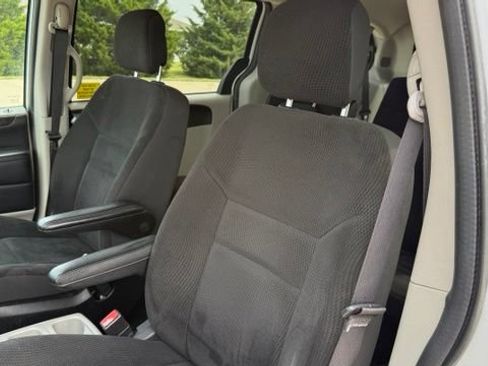 Used 2019 Dodge Grand Caravan SE w/ UConnect Hands-Free Group FWD image 18
