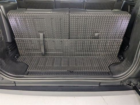 Used 2020 Land Rover Defender 110 SE image 29