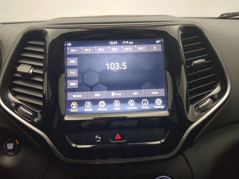 Used 2019 Jeep Cherokee Limited FWD image 25
