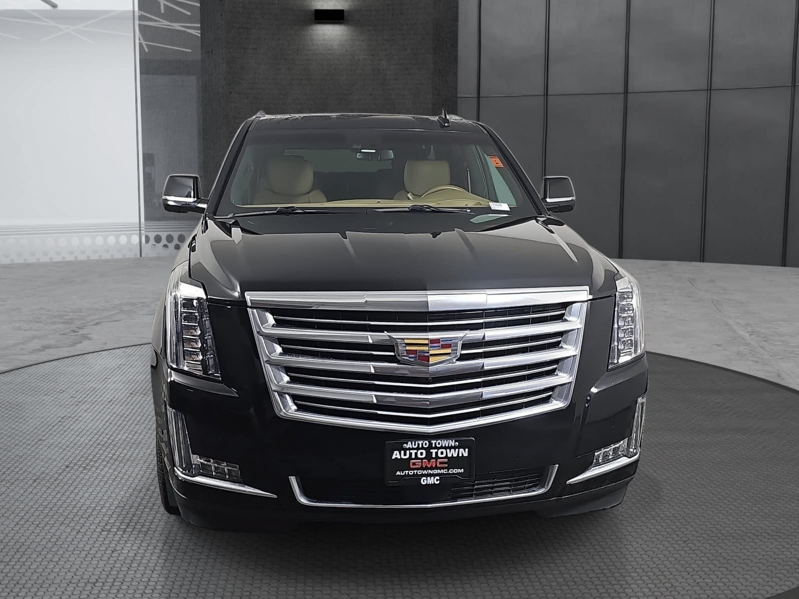 Used 2017 Cadillac Escalade ESV Platinum AWD/4WD image 2