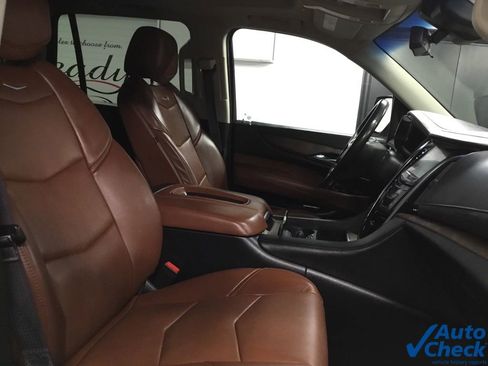 Used 2017 Cadillac Escalade Luxury image 36