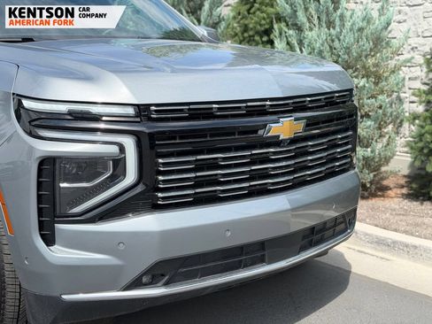 Used 2025 Chevrolet Suburban High Country AWD/4WD image 11