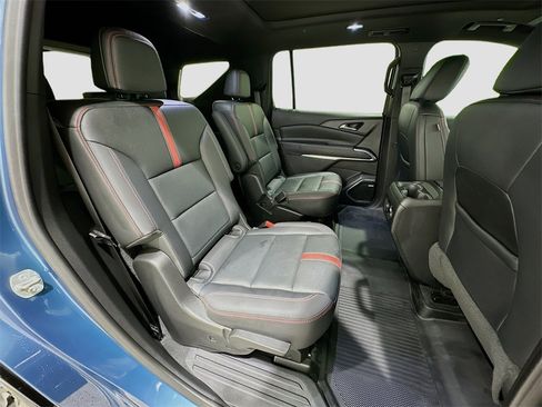 Used 2024 Chevrolet Traverse RS image 30