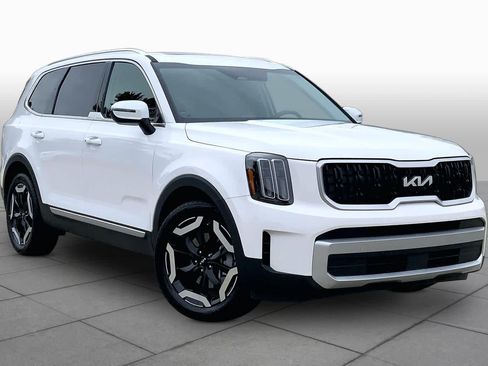 Used 2024 Kia Telluride EX w/ EX Captain's Chair Package FWD image 3