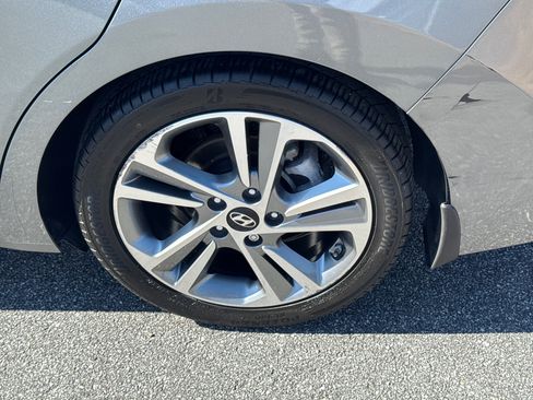 Used 2017 Hyundai Elantra Limited w/ Limited Tech Package 08 image 18