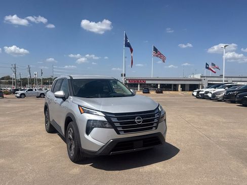 Certified 2024 Nissan Rogue SV AWD/4WD image 3