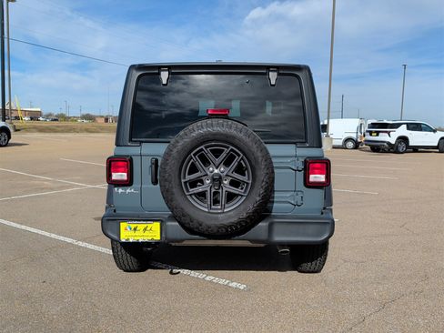 Used 2024 Jeep Wrangler Sport S image 7