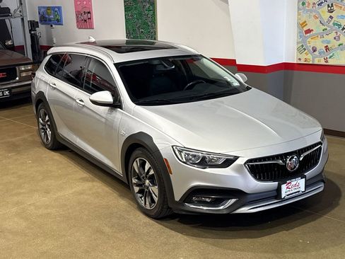 Used 2018 Buick Regal Essence w/ Sights and Sounds Package AWD/4WD image 39