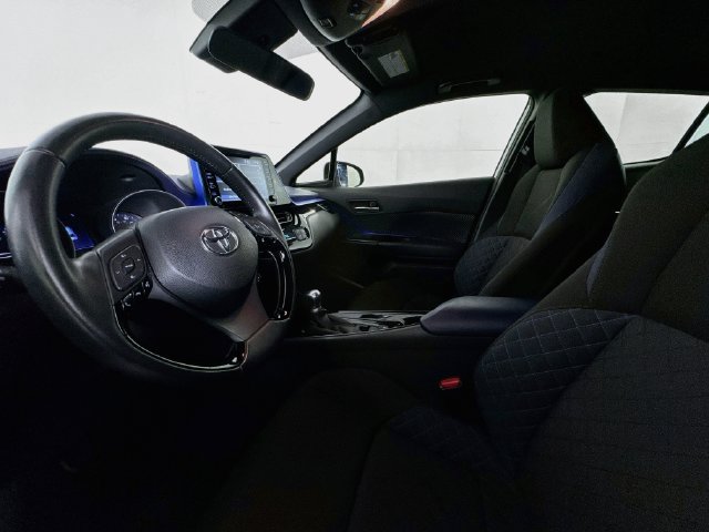 Used 2020 Toyota C-HR XLE FWD image 19