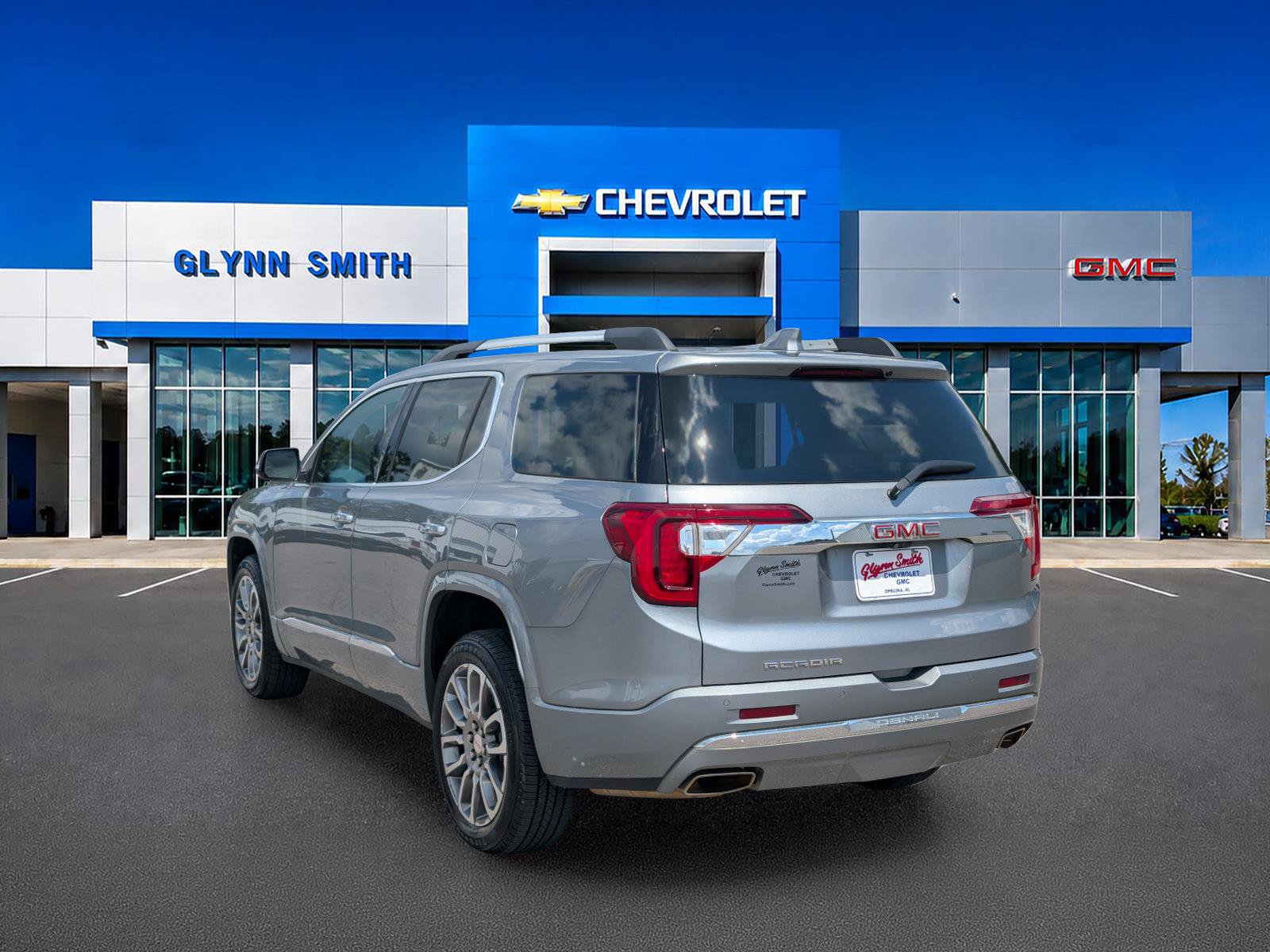 Used 2023 GMC Acadia Denali w/ Denali Technology Package FWD image 12