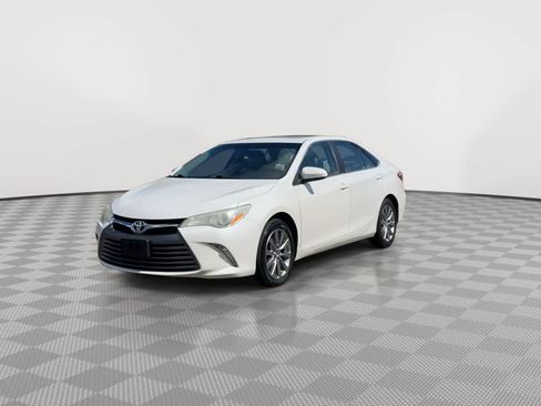 Used 2015 Toyota Camry XLE w/ Moonroof Package FWD image 4
