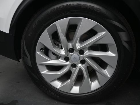 New 2026 Land Rover Discovery S AWD/4WD image 14