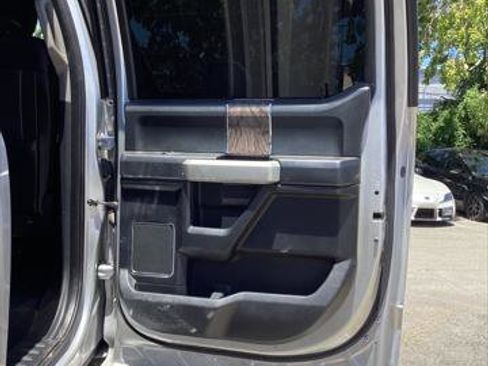 Used 2017 Ford F250 Lariat w/ Chrome Package image 18