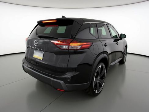 Used 2025 Nissan Rogue SV FWD image 9