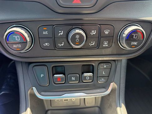 Used 2019 GMC Terrain SLE w/ Driver Convenience Package FWD image 15