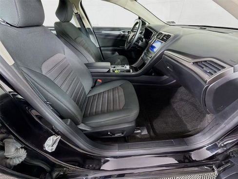Used 2020 Ford Fusion SE image 26