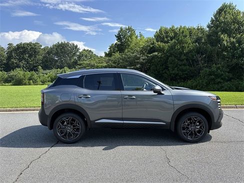 New 2025 Nissan Kicks SR image 9