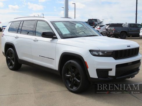Used 2023 Jeep Grand Cherokee L Laredo image 8