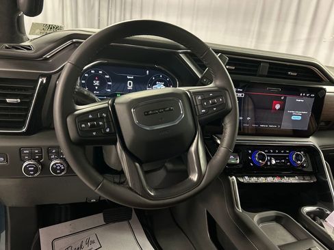 Used 2025 GMC Sierra 2500 Denali Ultimate image 15