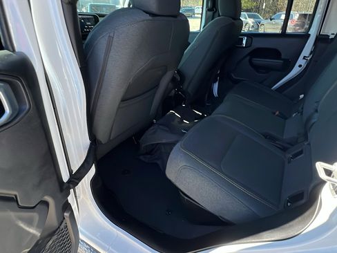 Used 2024 Jeep Gladiator Sport image 22