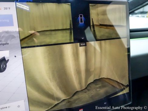 Used 2024 Tesla Cybertruck AWD Crew Cab image 19