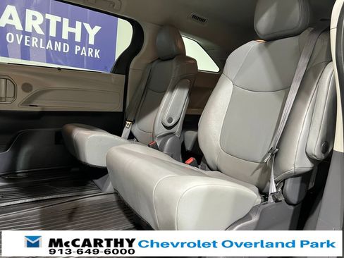 Used 2021 Toyota Sienna XLE w/ XLE Plus Package image 28