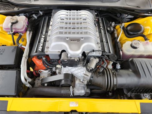 Used 2017 Dodge Challenger SRT Hellcat image 39
