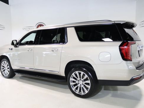 Used 2023 GMC Yukon XL SLT w/ SLT Premium Package AWD/4WD image 3