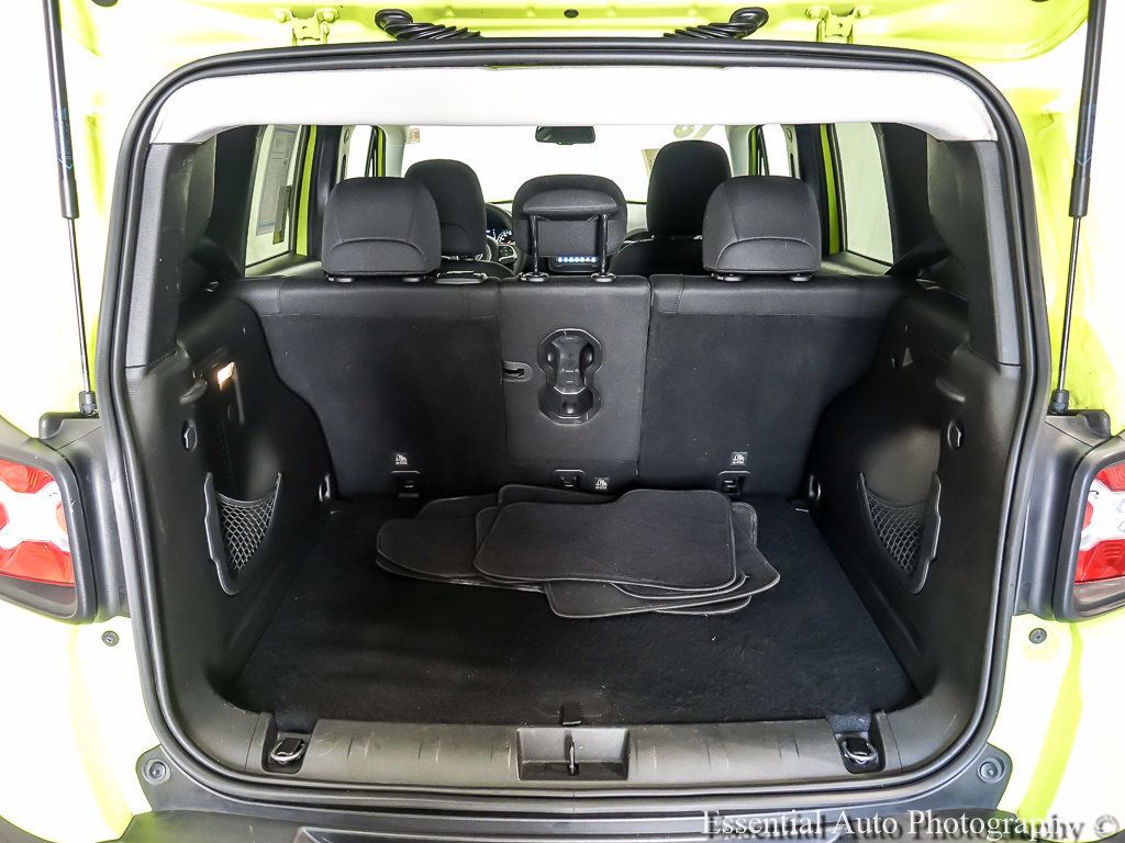 Used 2018 Jeep Renegade Latitude w/ Popular Equipment Group AWD/4WD image 21