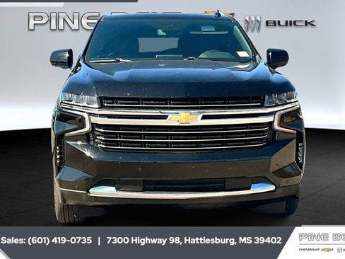 Used 2023 Chevrolet Suburban LT image 3