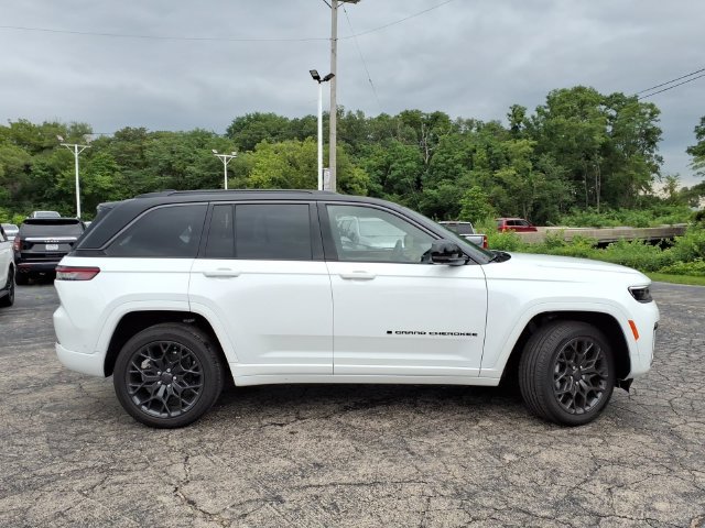 Used 2026 Jeep Grand Cherokee Summit w/ Obsidian Package AWD/4WD image 4