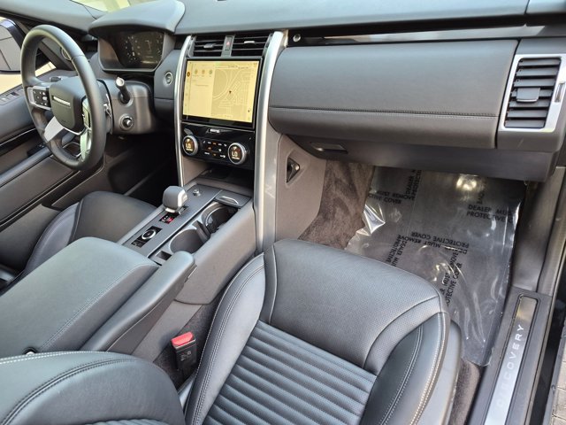 Certified 2025 Land Rover Discovery S AWD/4WD image 23