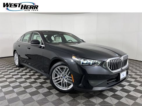 Used 2025 BMW 530i xDrive w/ Premium Package image 1
