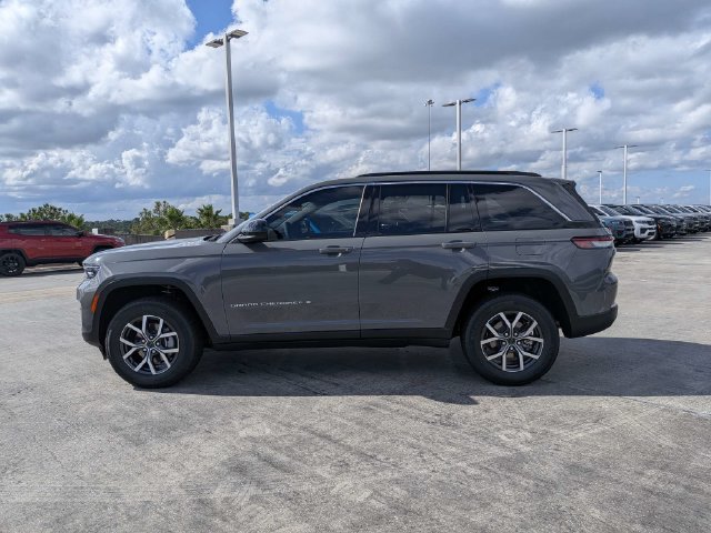 New 2027 Jeep Grand Cherokee Laredo RWD image 7