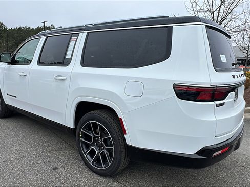 New 2025 Jeep Wagoneer L Series III image 10