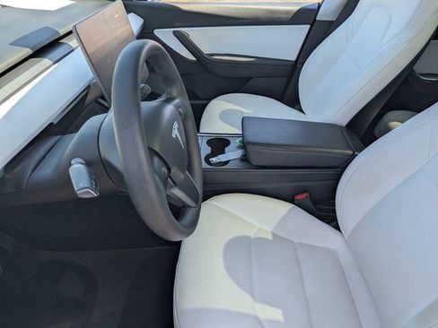 Used 2021 Tesla Model Y Long Range image 22