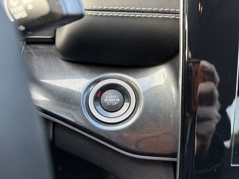 Used 2022 Jeep Grand Cherokee L Laredo w/ Luxury Tech Group I image 17