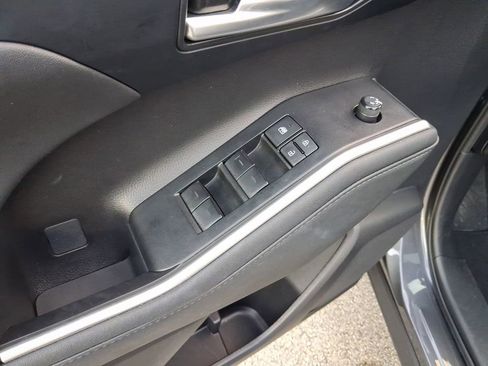 Used 2023 Toyota Highlander XLE image 14