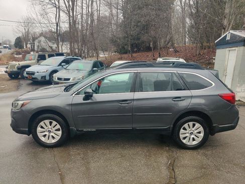 Used 2018 Subaru Outback 2.5i Premium image 3